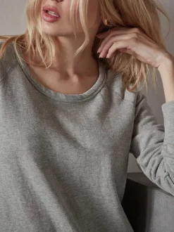 Classic Raglan Sweatshirt in Heather Grey