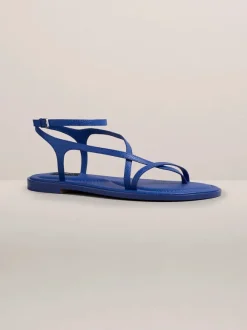 Edna Sandal in Lapis