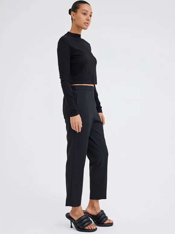 Gio Pant in Black