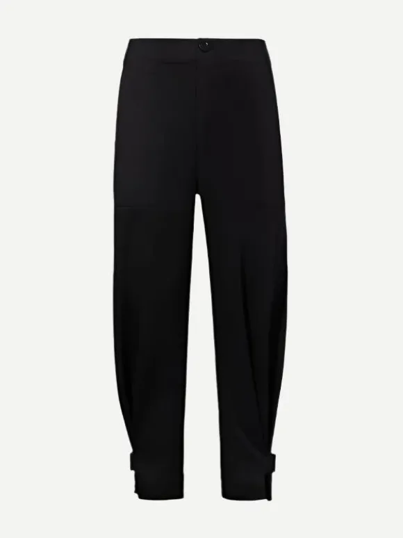 Kay Pant in Black