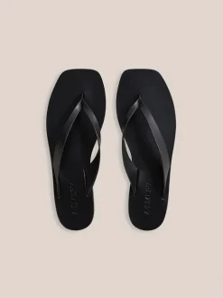 Kinto Sandal in Black