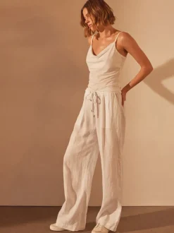 Relaxed Wide Leg Pant in White