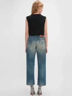 Sleeveless T-Shirt in Black