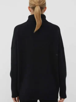 The Relaxed Polo in Black