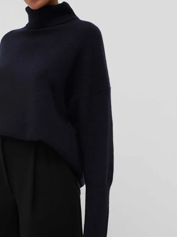 The Relaxed Polo in Navy